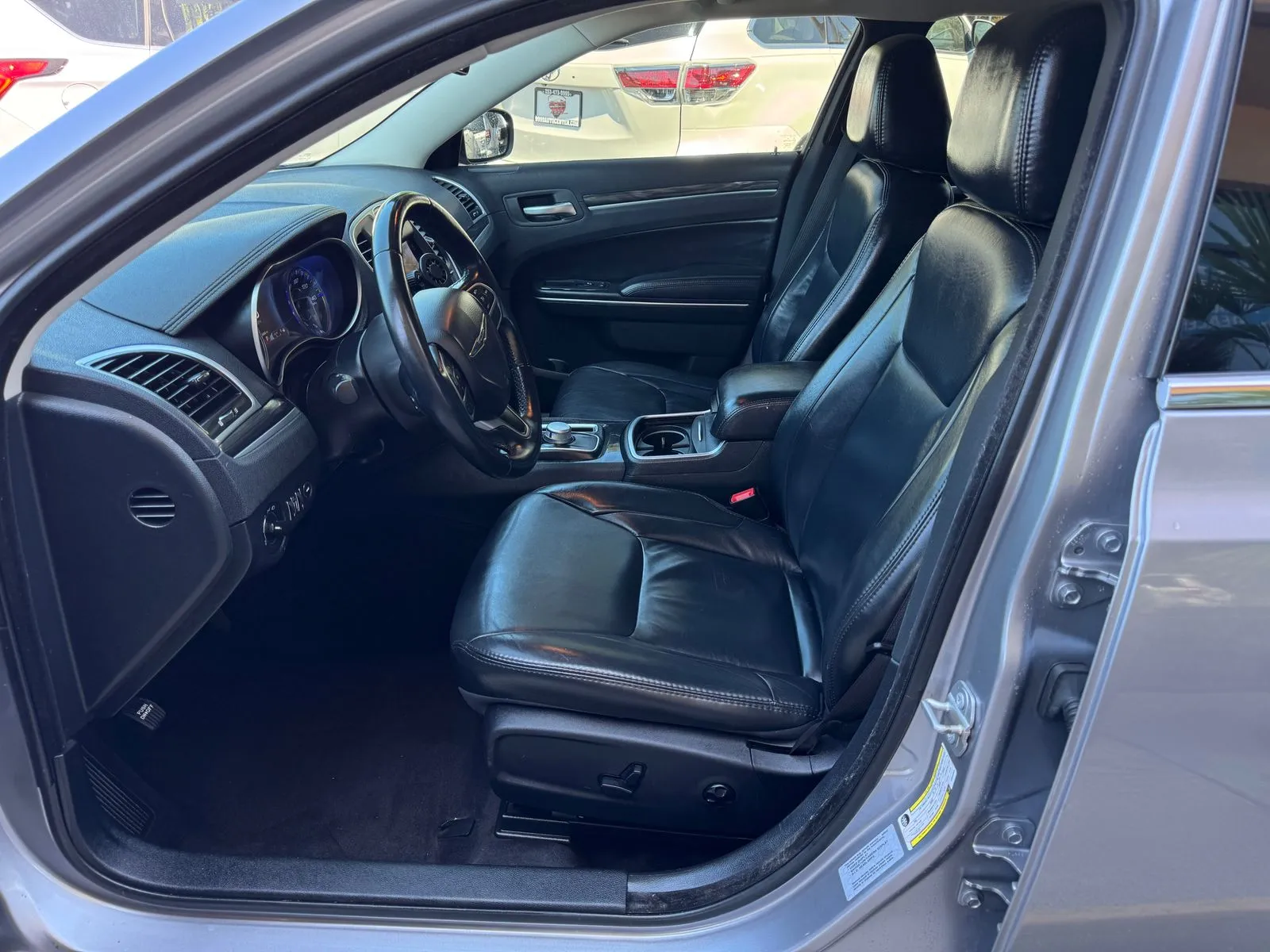 Chrysler 300 photo 9