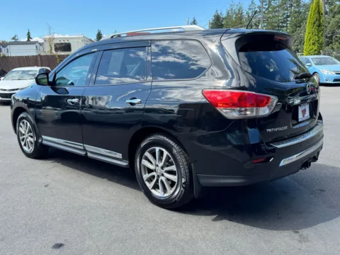 More photos of 2016 Nissan Pathfinder SL at 9999 Auto Center, WA