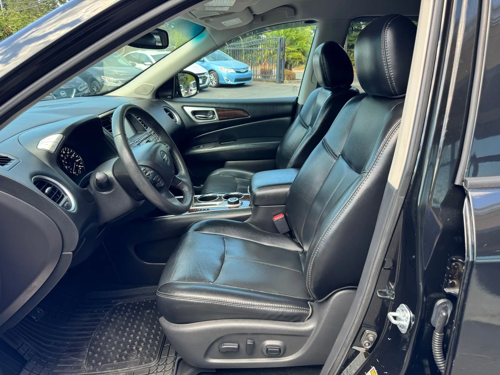 Nissan Pathfinder photo 9