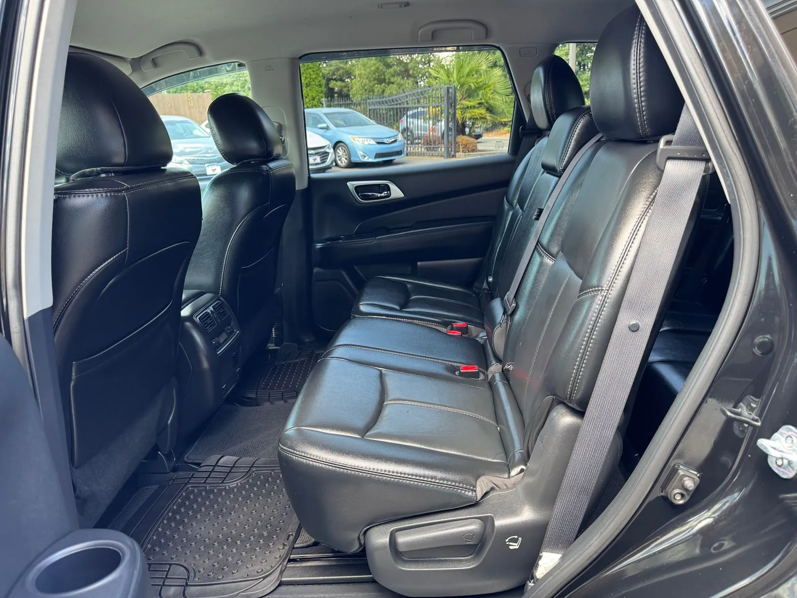 Nissan Pathfinder photo 14