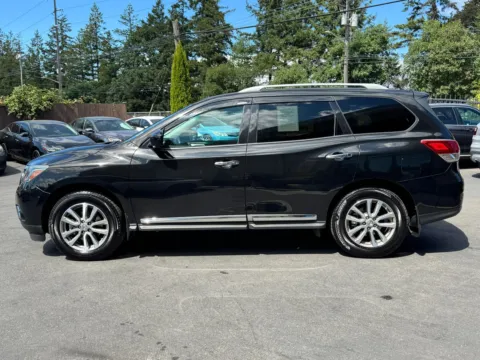 More photos of 2016 Nissan Pathfinder SL at 9999 Auto Center, WA