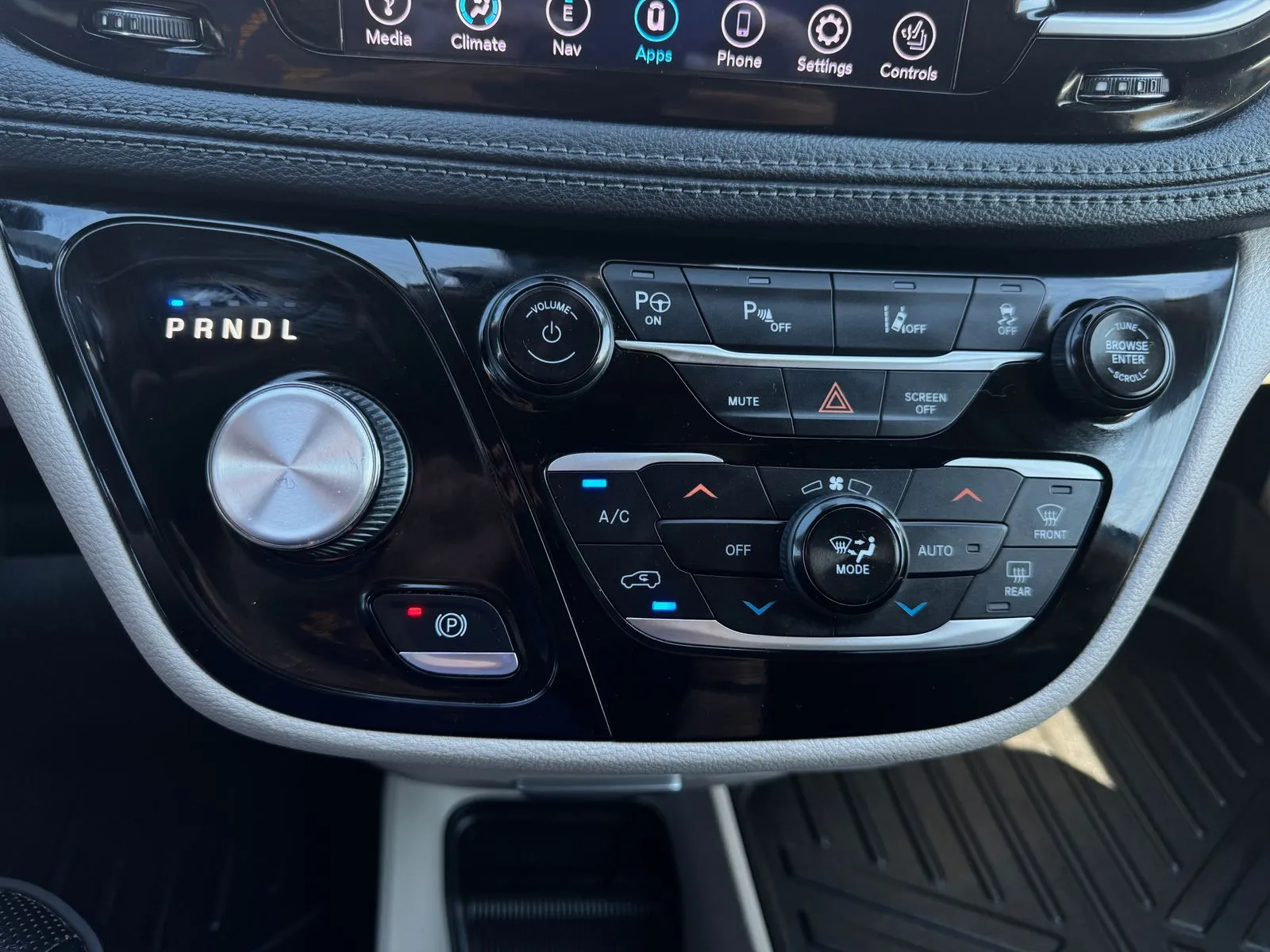 Chrysler Pacifica photo 29