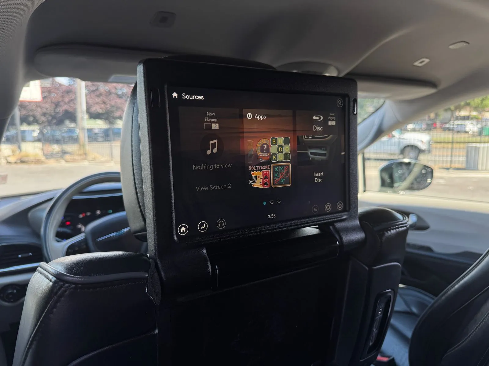 Chrysler Pacifica photo 22