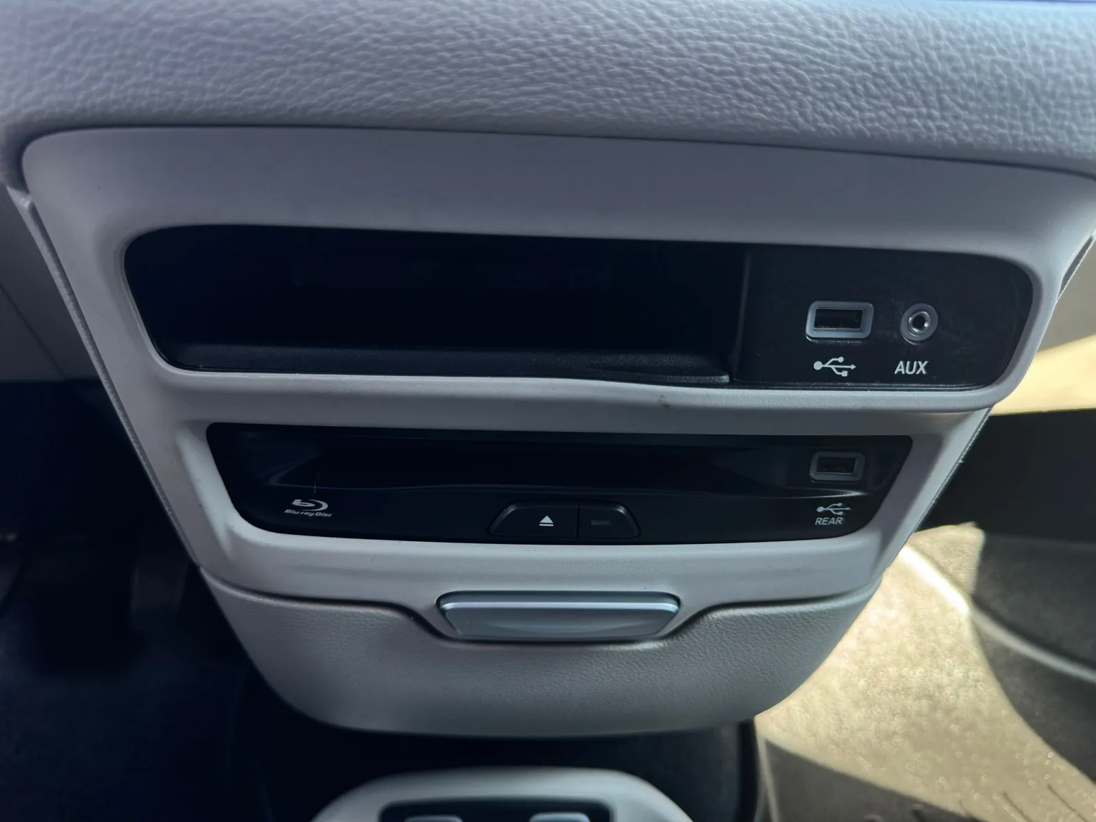 Chrysler Pacifica photo 30