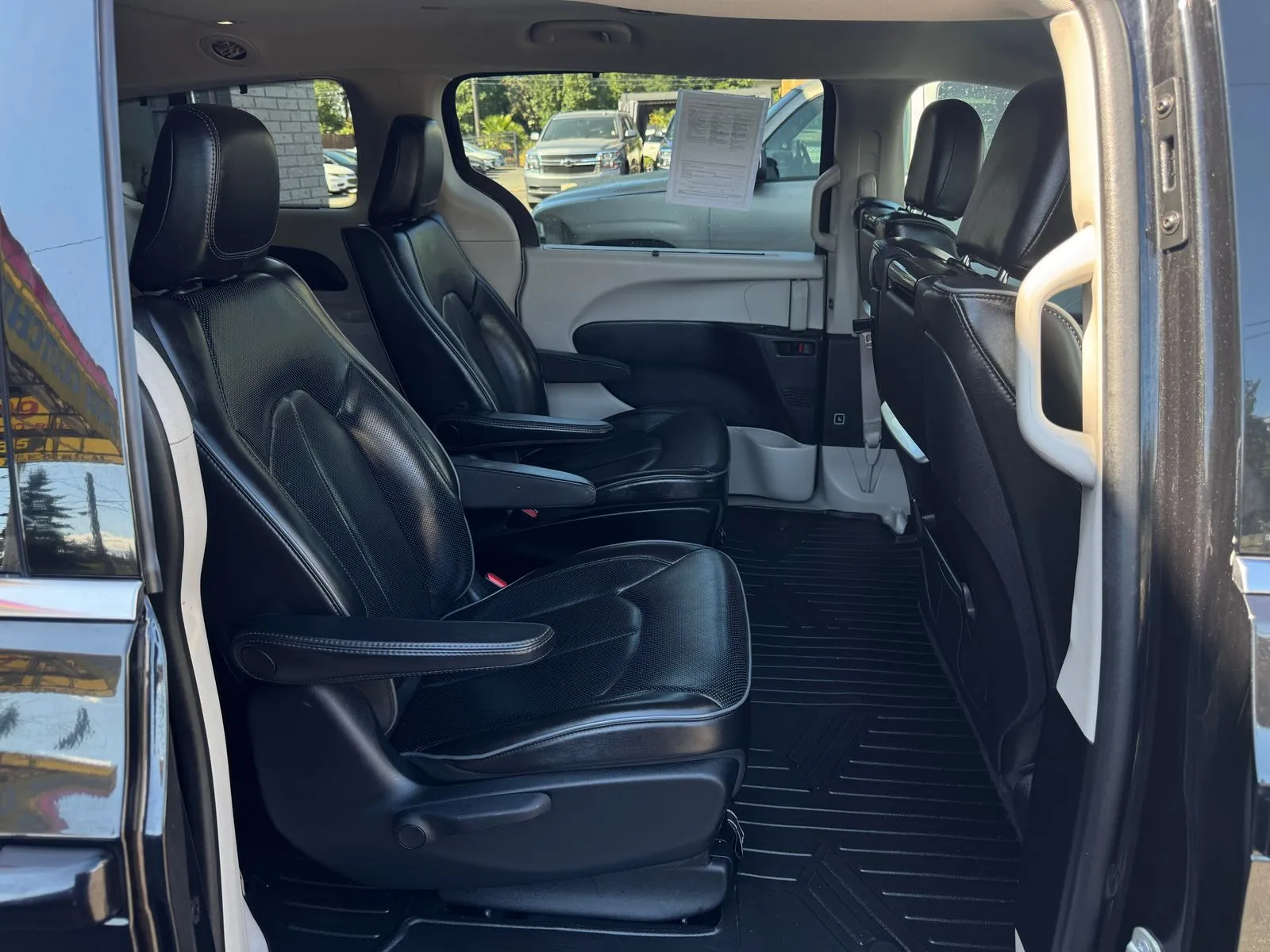 Chrysler Pacifica photo 18