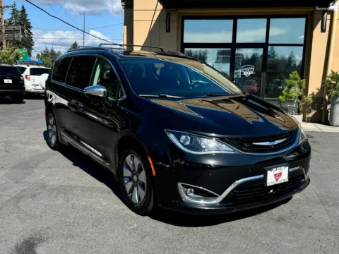 Black 2019 Chrysler Pacifica Hybrid Limited for sale in Lakewood, WA