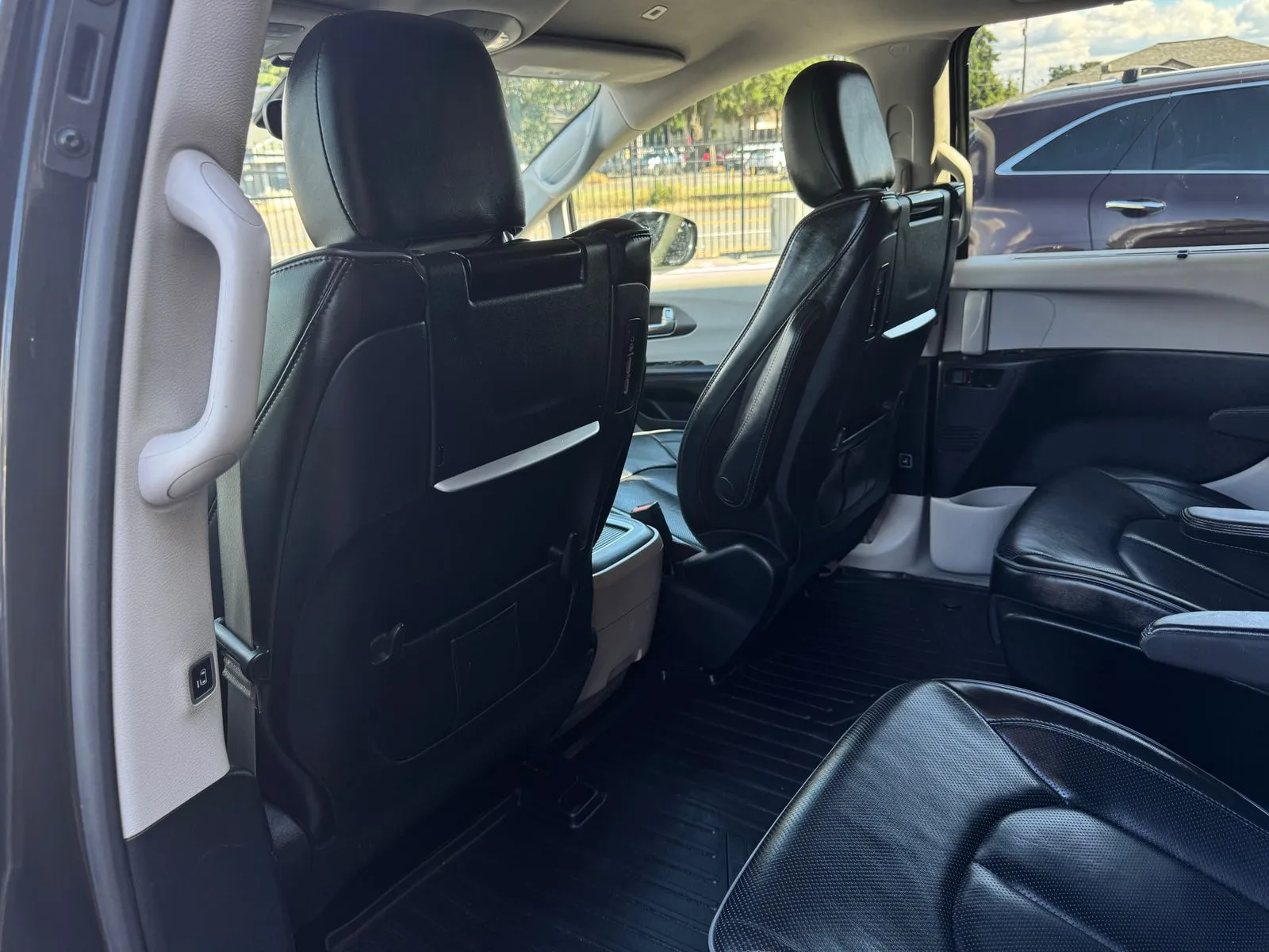 Chrysler Pacifica photo 15
