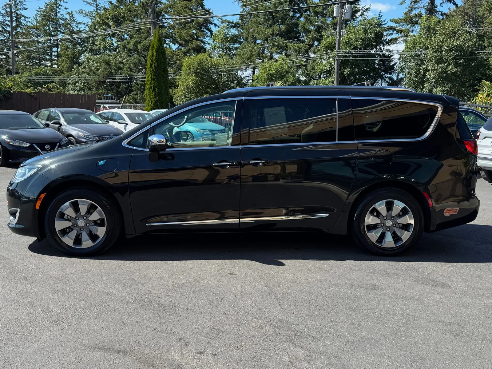Chrysler Pacifica photo 4
