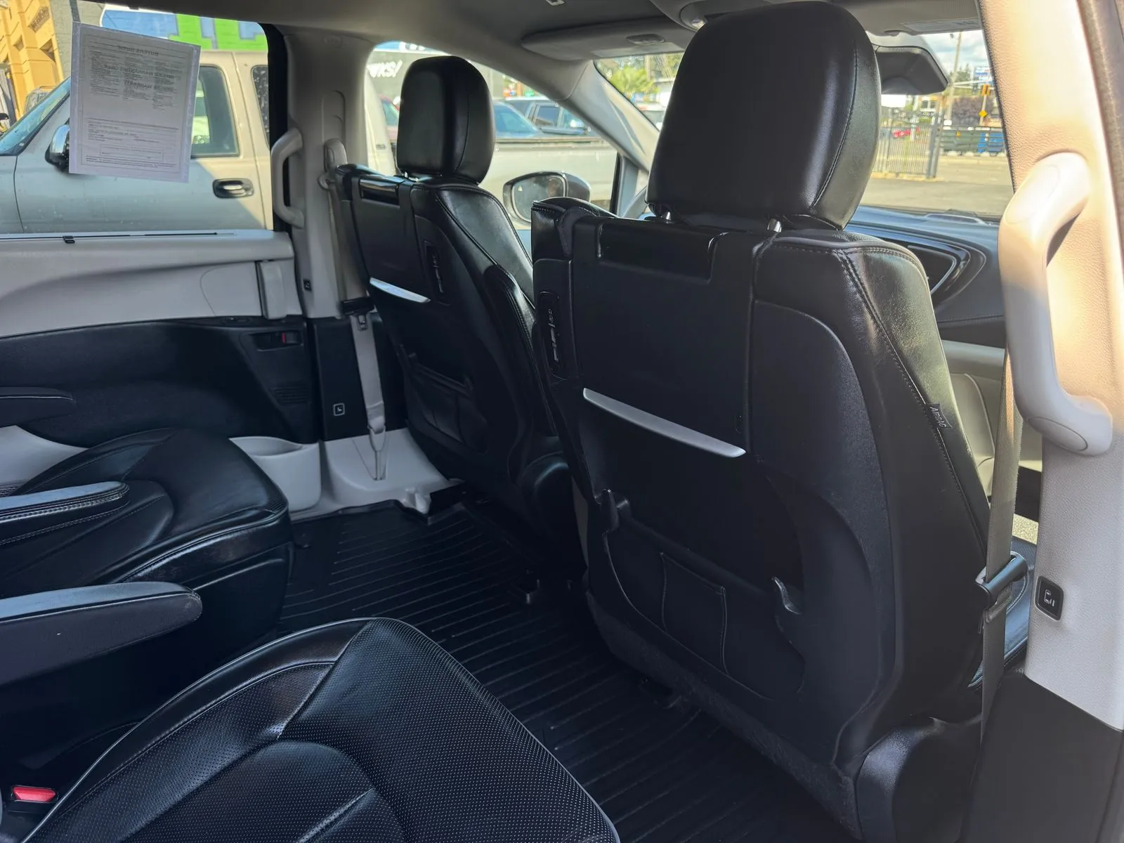 Chrysler Pacifica photo 19