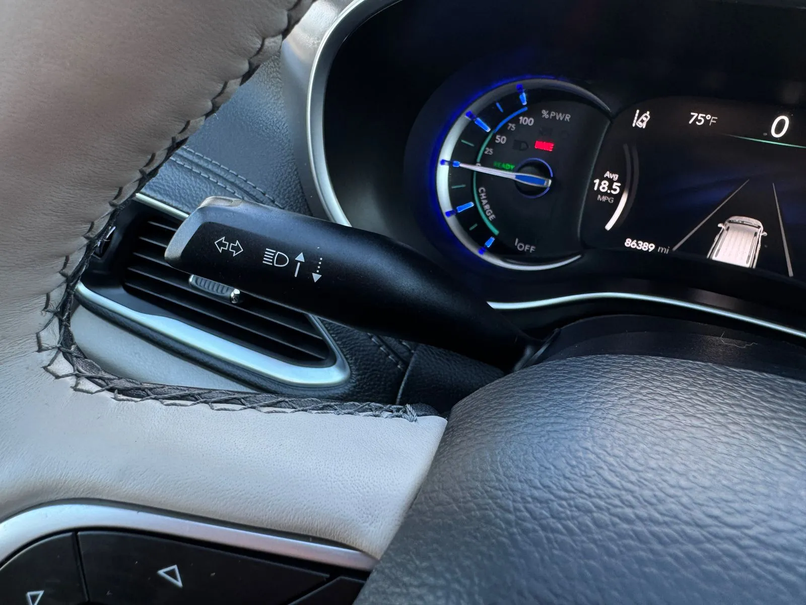 Chrysler Pacifica photo 38
