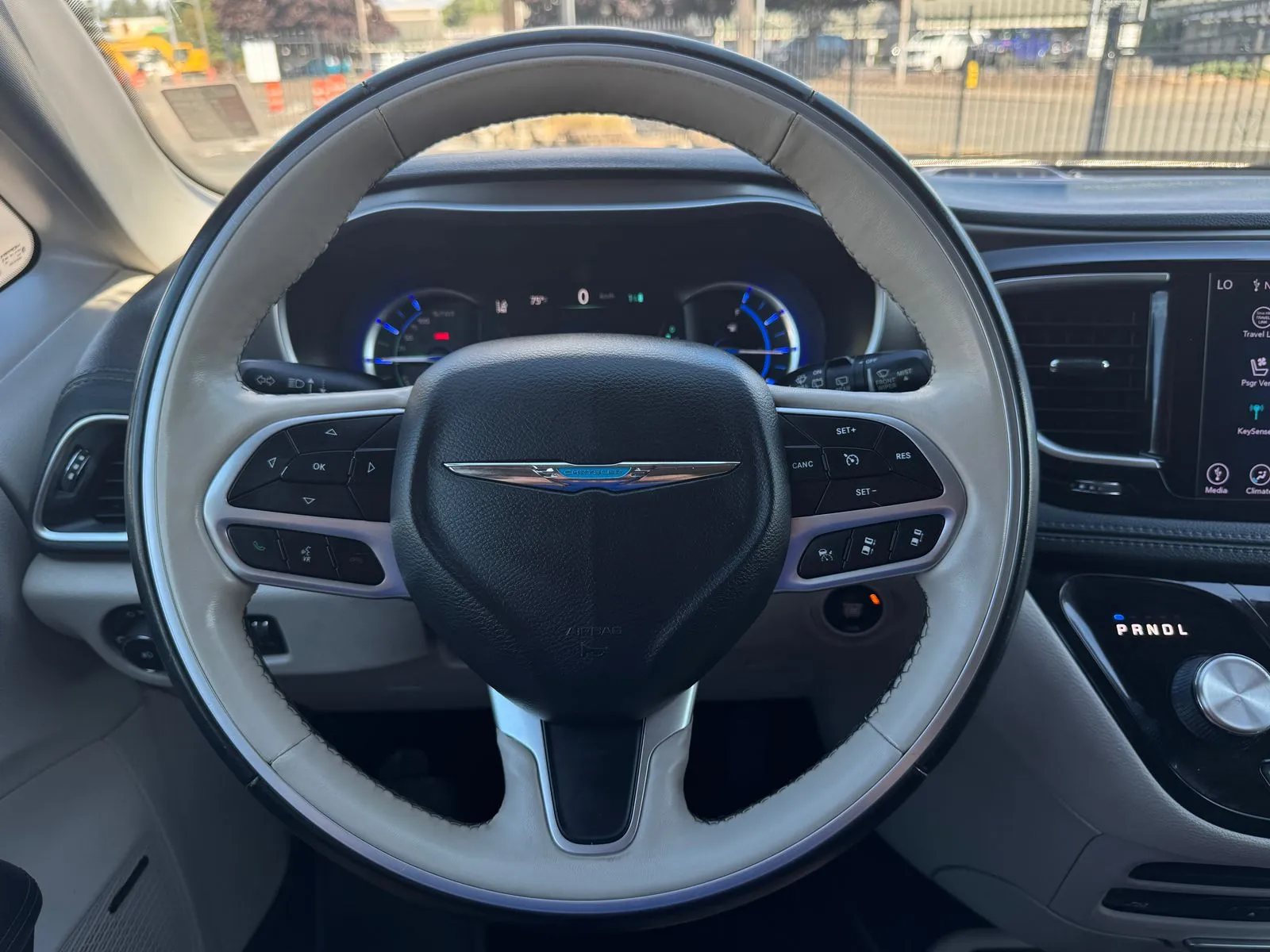 Chrysler Pacifica photo 34