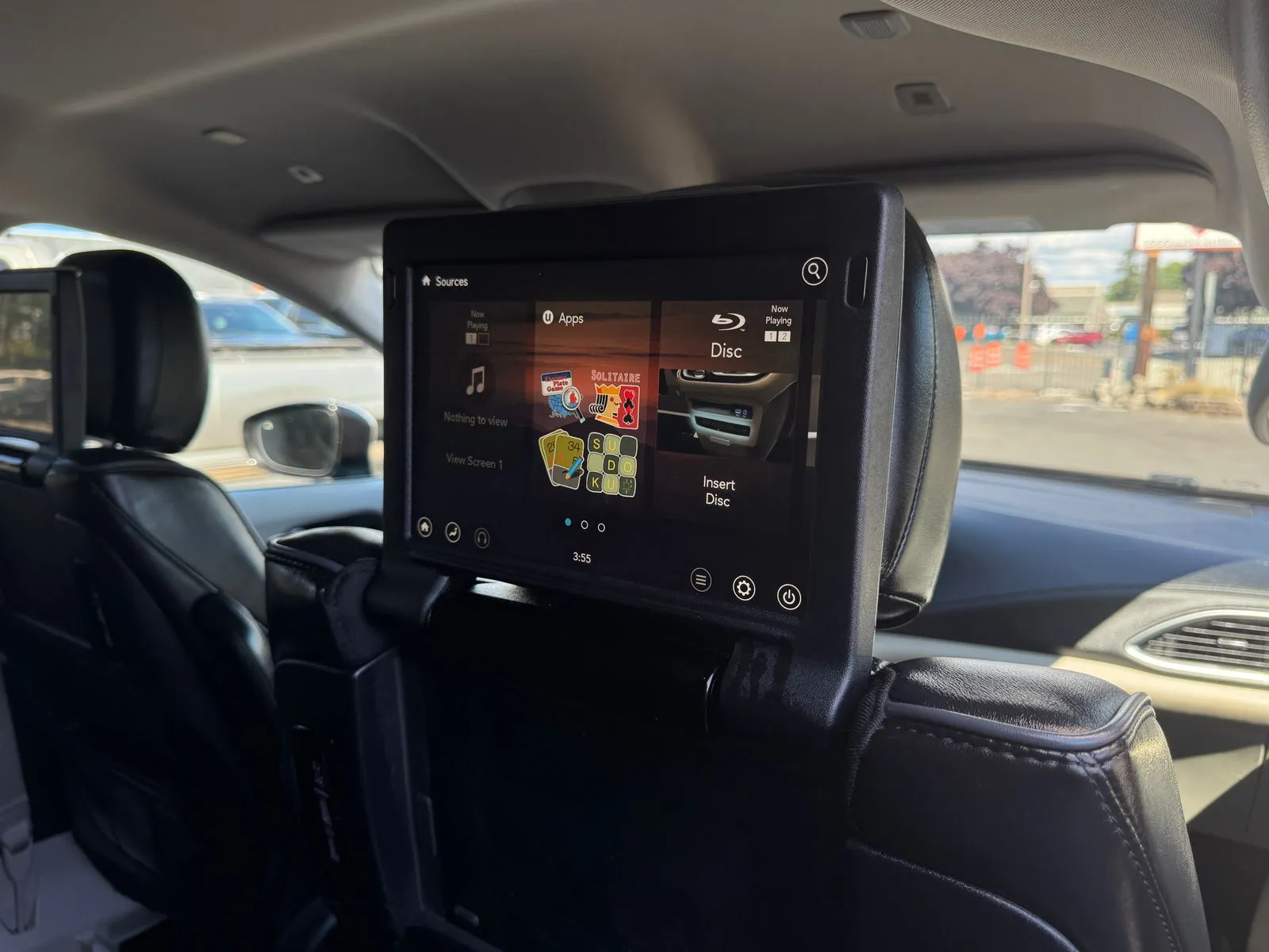Chrysler Pacifica photo 23