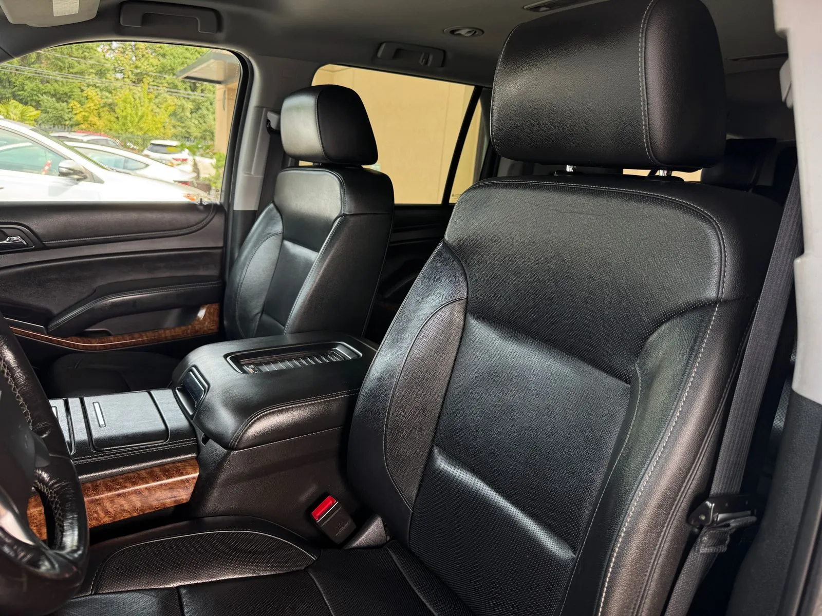 Chevrolet Suburban photo 11