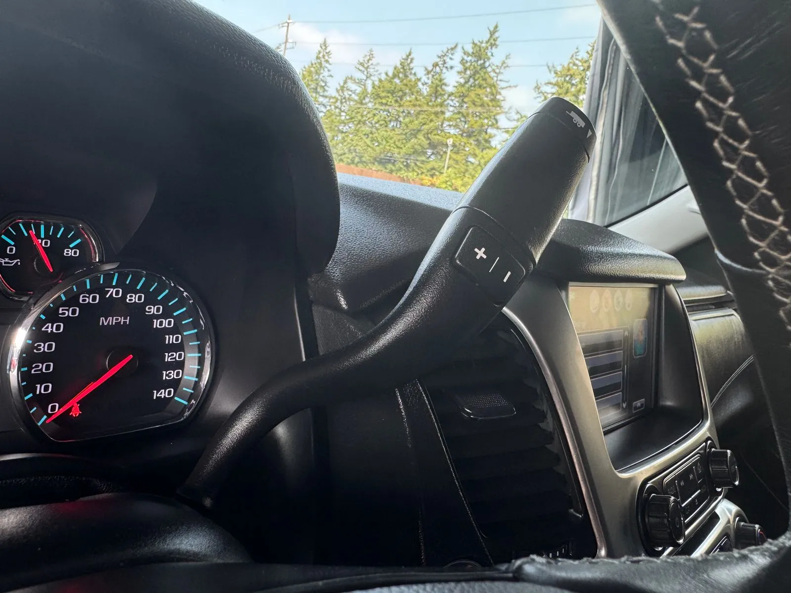 Chevrolet Suburban photo 35