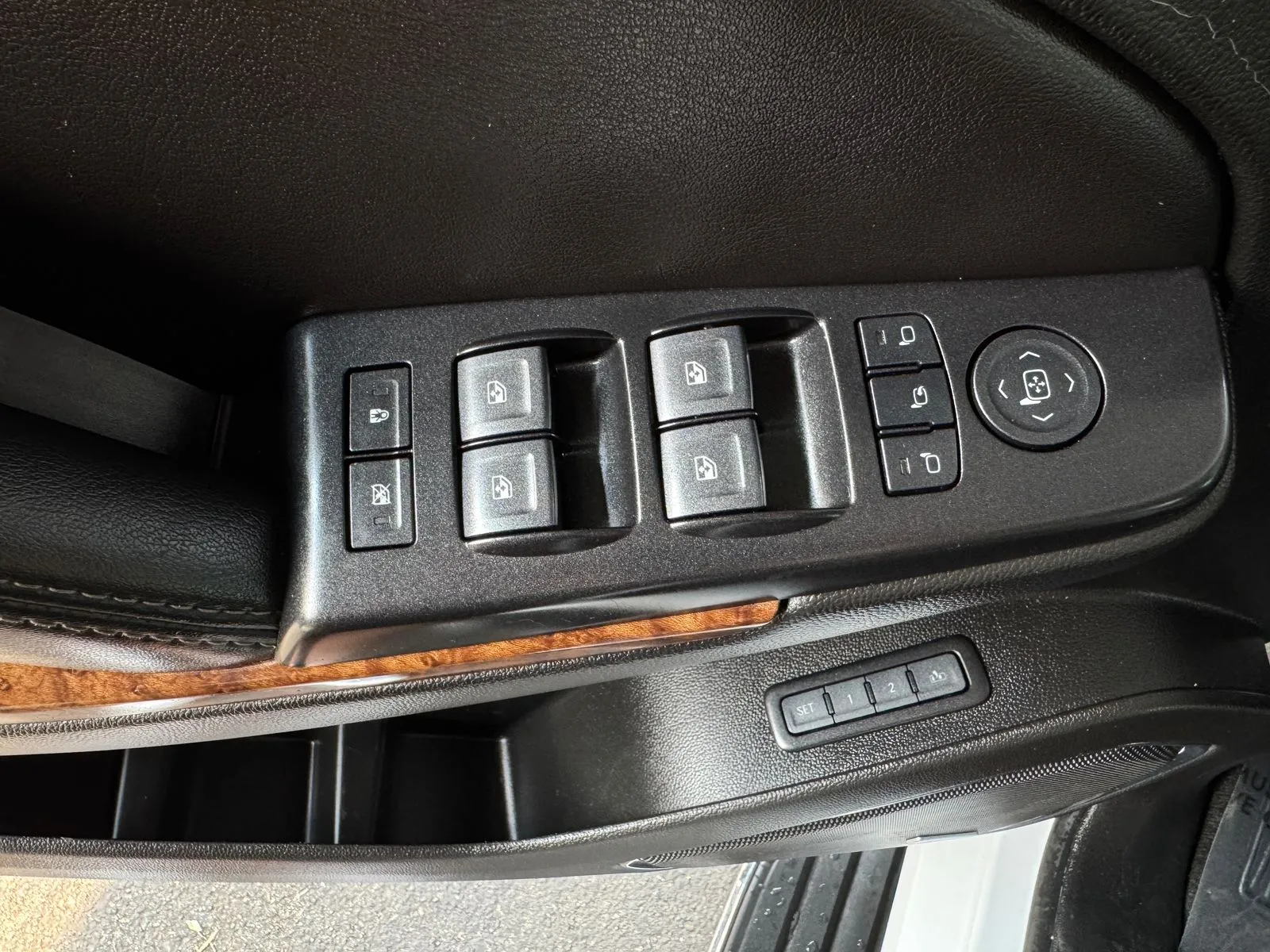 Chevrolet Suburban photo 13