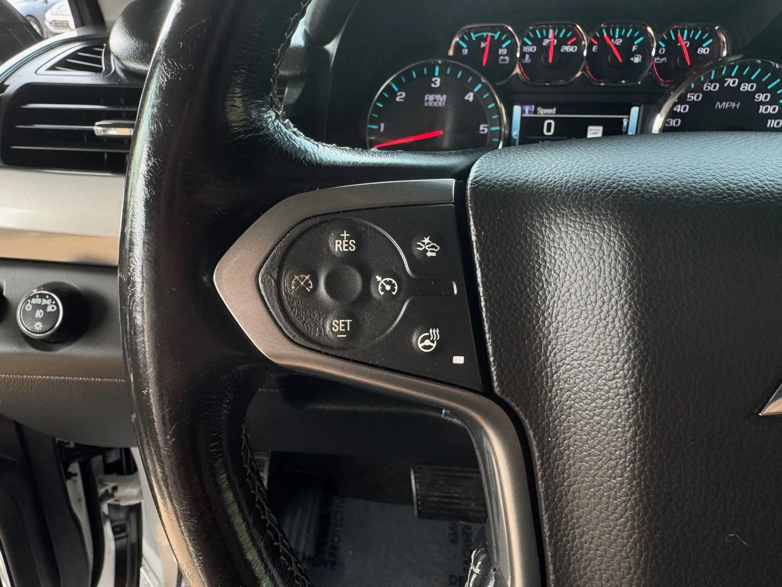 Chevrolet Suburban photo 34