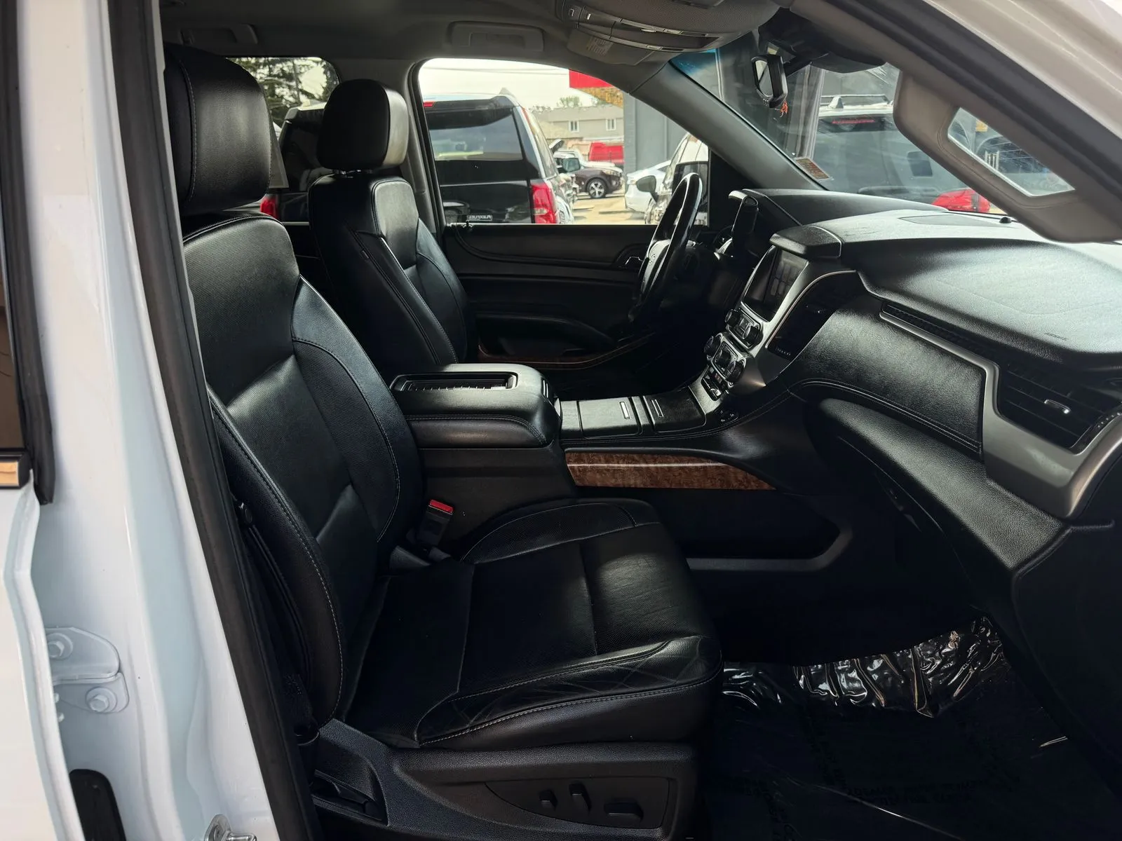 Chevrolet Suburban photo 23