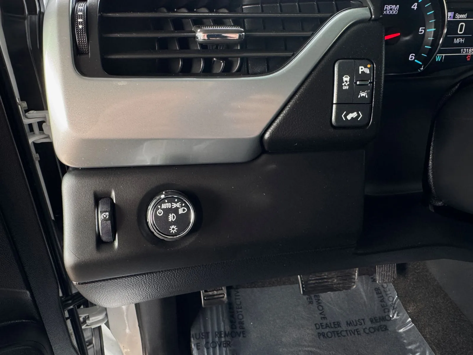 Chevrolet Suburban photo 12