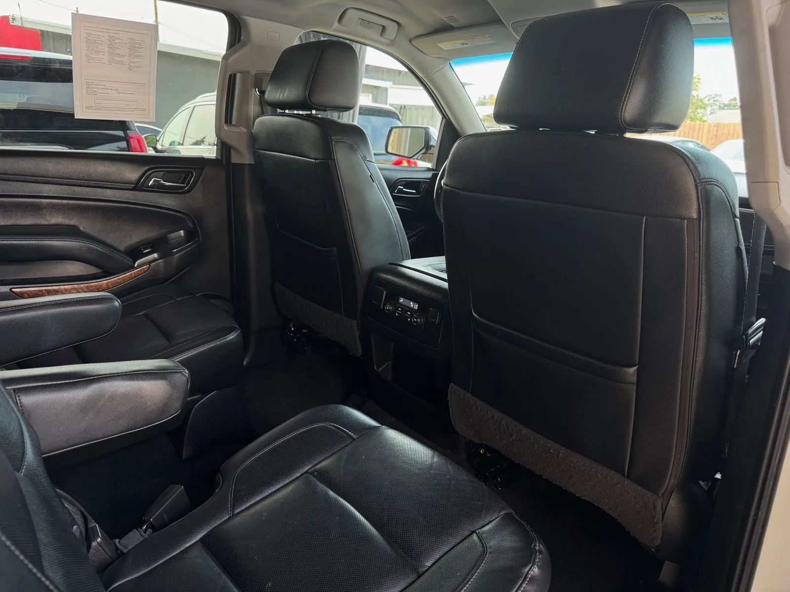 Chevrolet Suburban photo 20