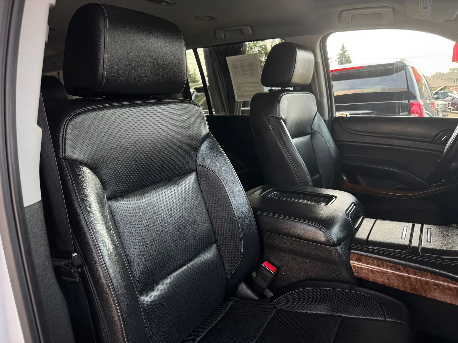 Chevrolet Suburban photo 25