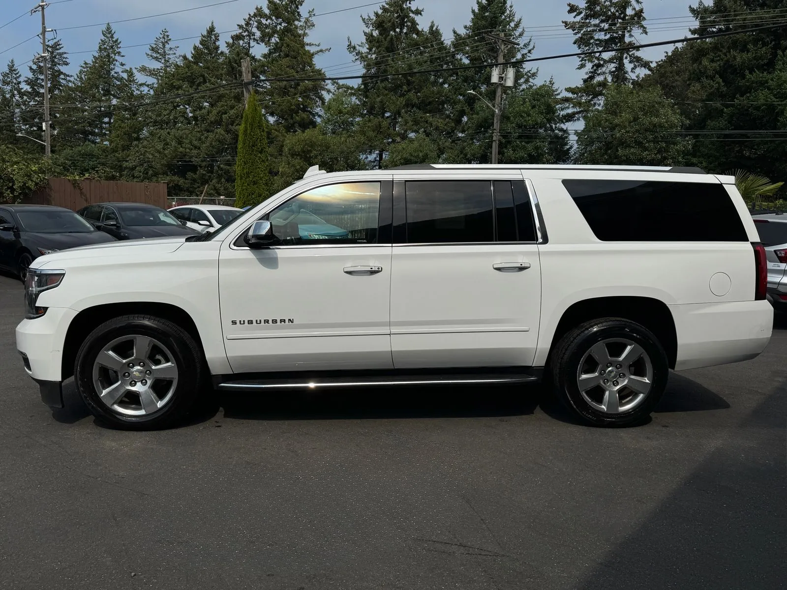 Chevrolet Suburban photo 4