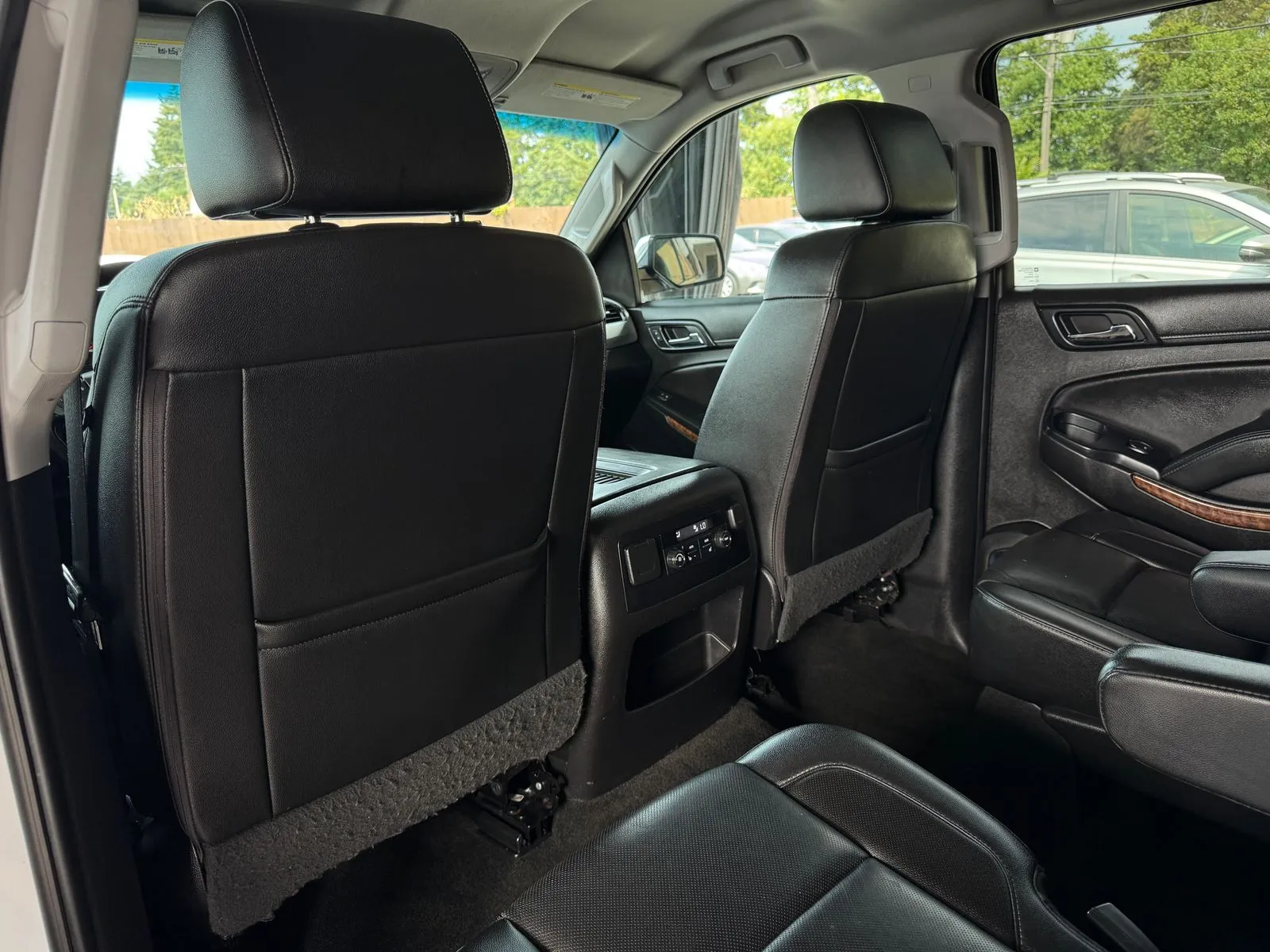 Chevrolet Suburban photo 15