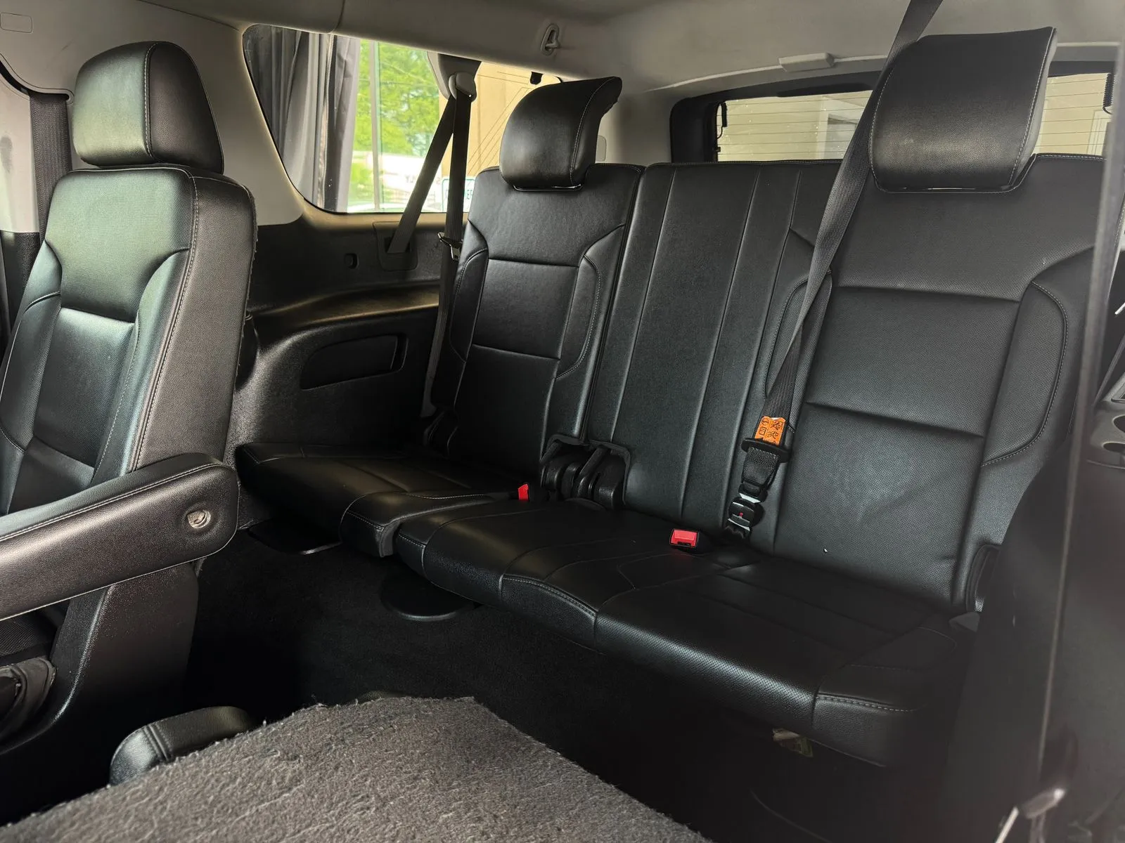 Chevrolet Suburban photo 17