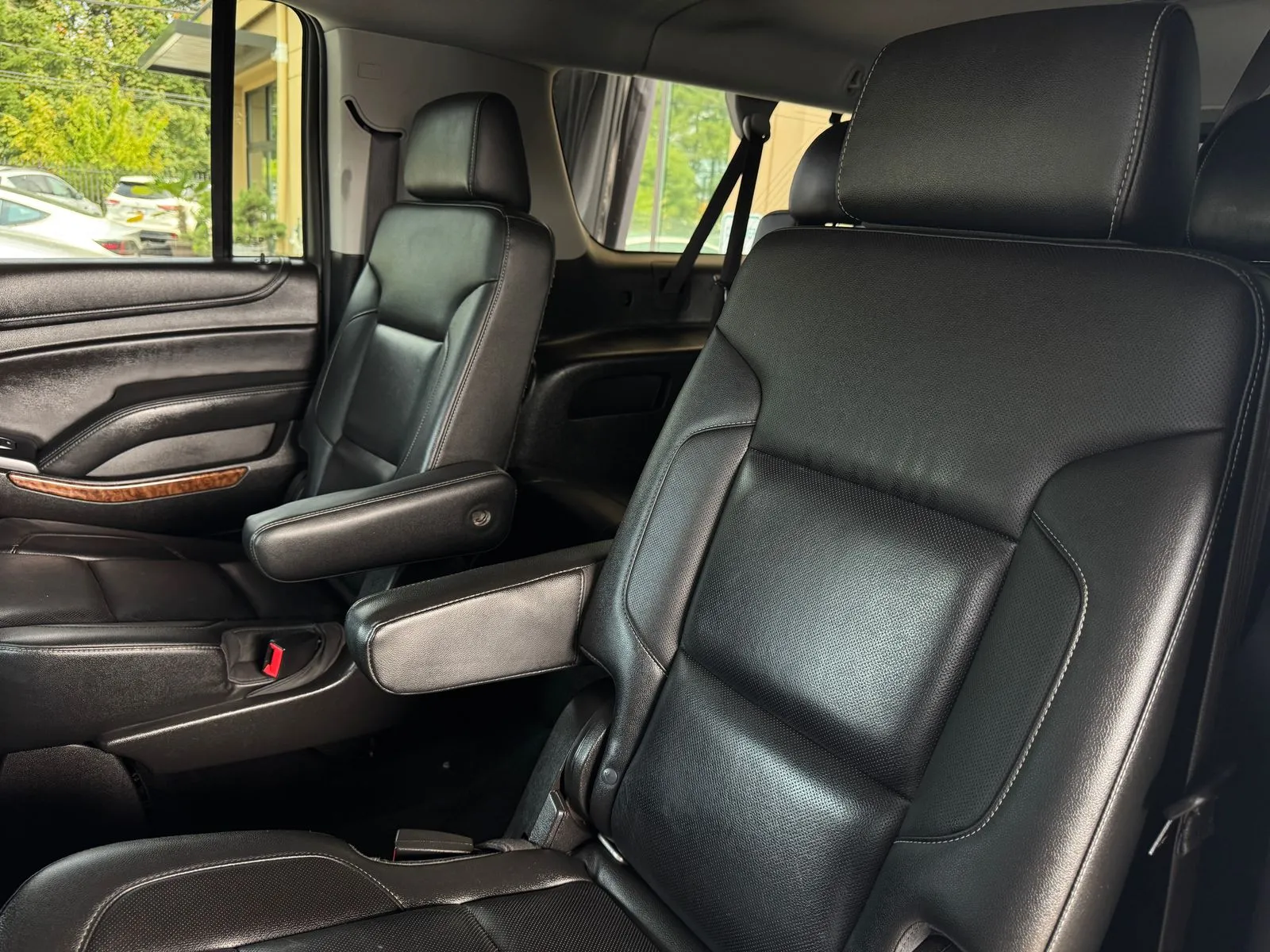 Chevrolet Suburban photo 16