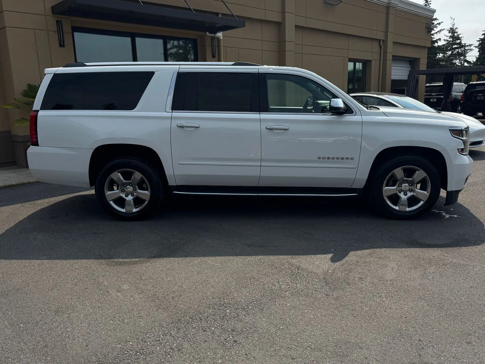 Chevrolet Suburban photo 8