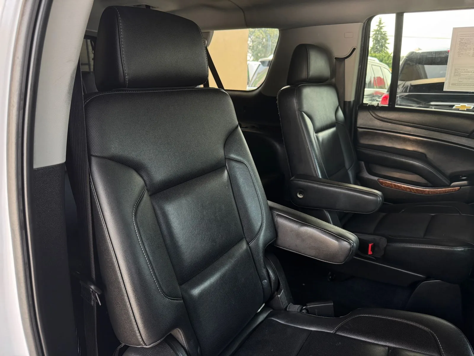 Chevrolet Suburban photo 21