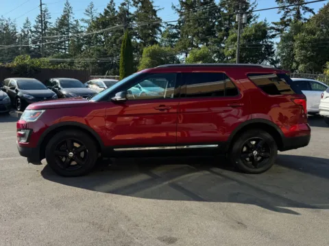 More photos of 2017 Ford Explorer XLT at 9999 Auto Center, WA