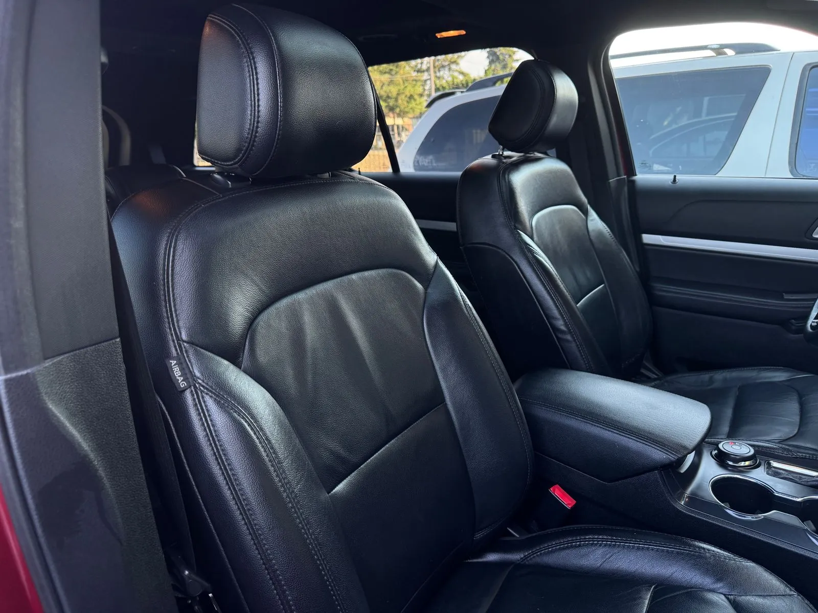 Ford Explorer photo 25