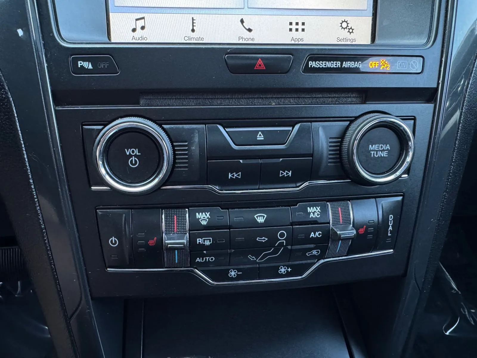 Ford Explorer photo 27