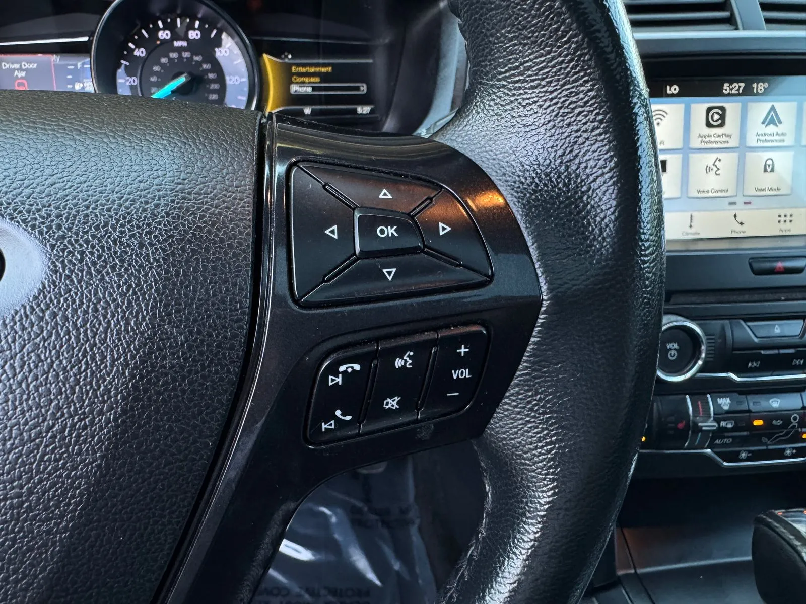Ford Explorer photo 33