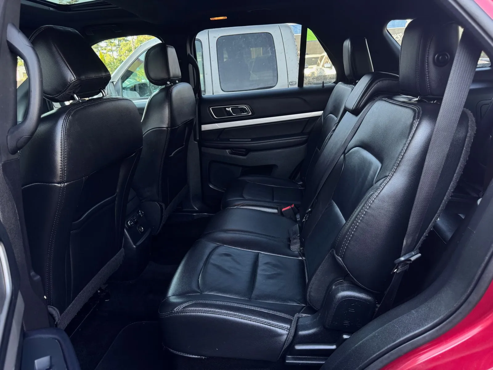 Ford Explorer photo 15