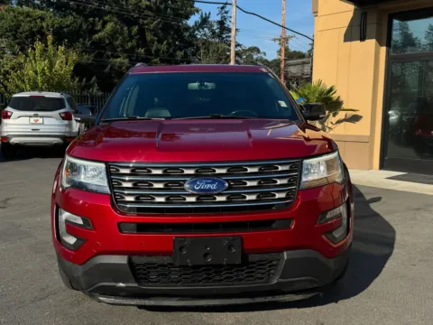Photos of 2017 Ford Explorer XLT for sale in Lakewood, WA at 9999 Auto Center