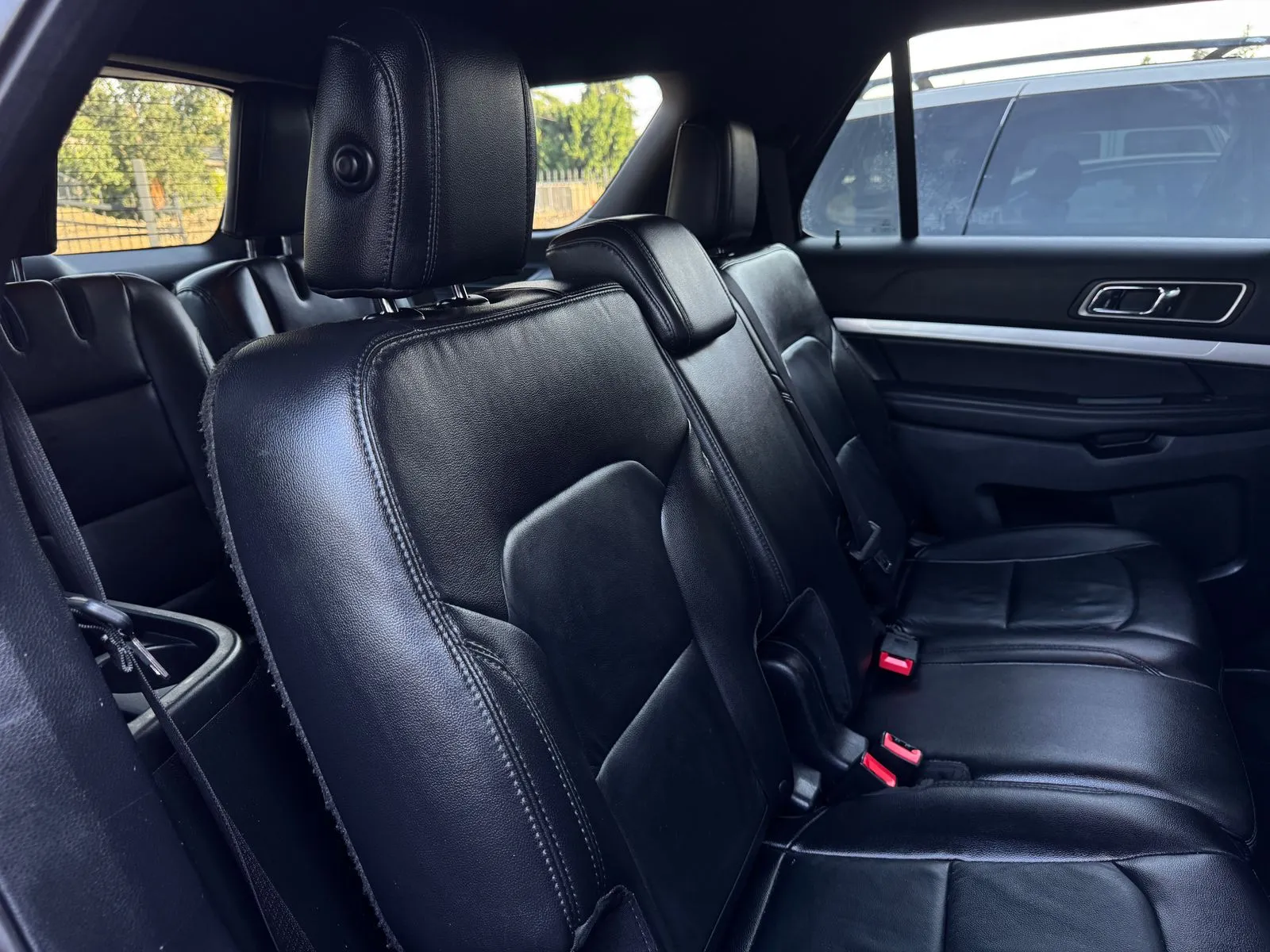 Ford Explorer photo 22