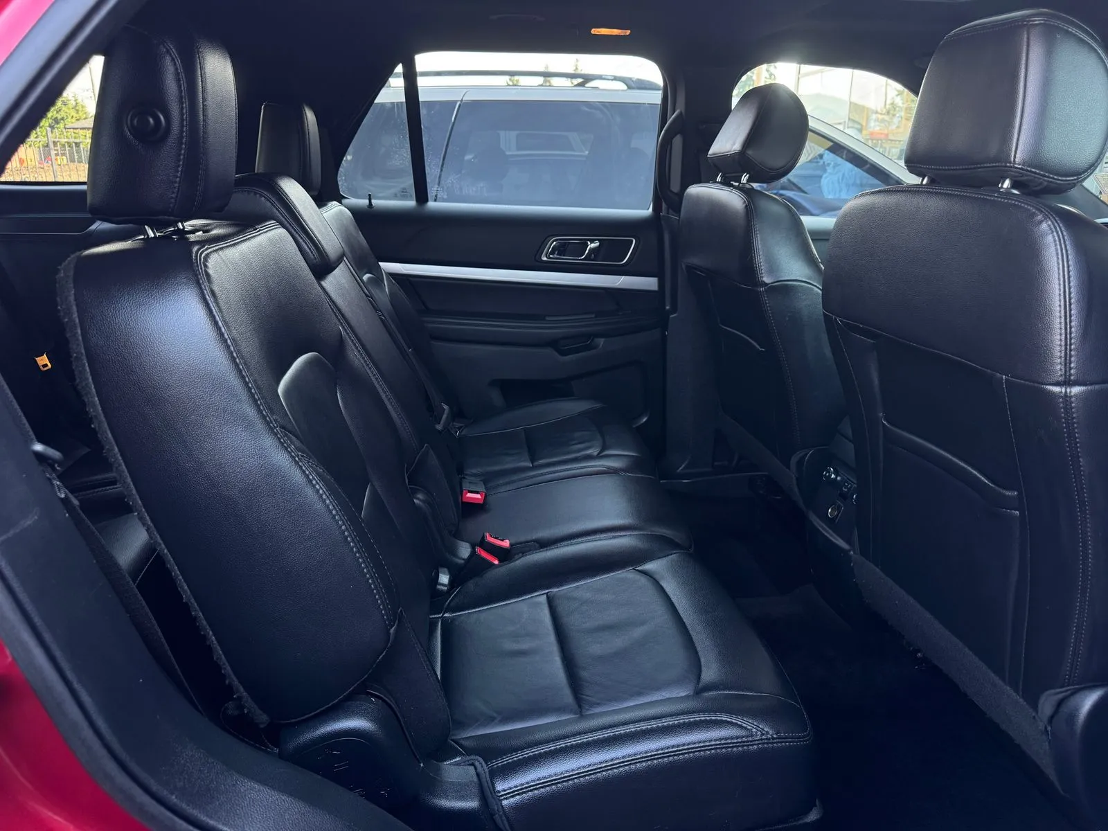 Ford Explorer photo 20