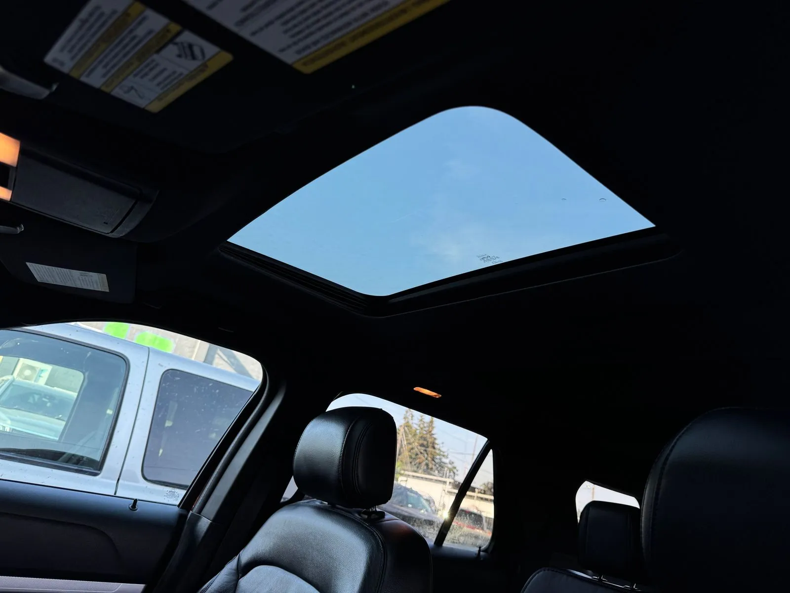 Ford Explorer photo 12