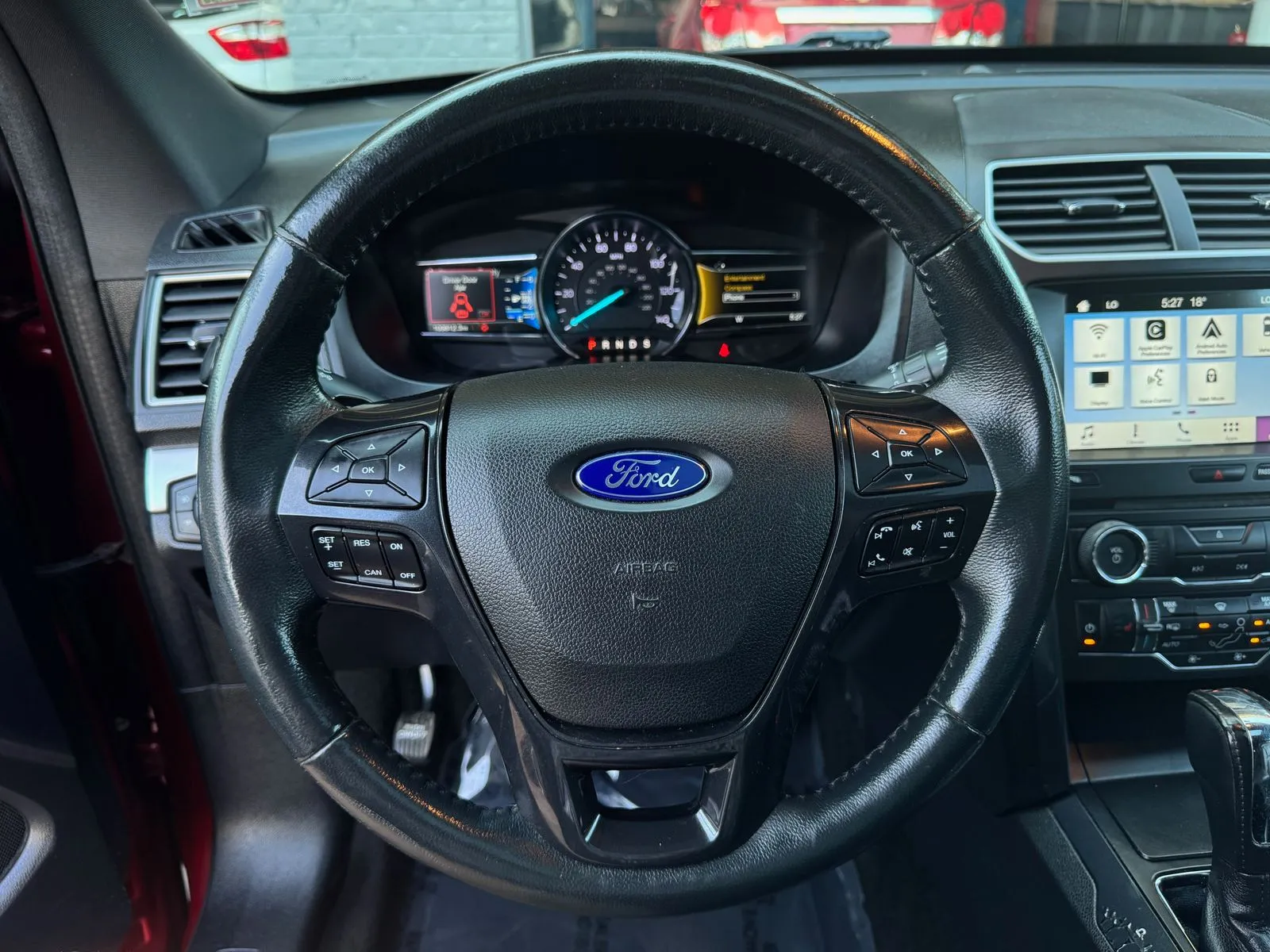 Ford Explorer photo 32