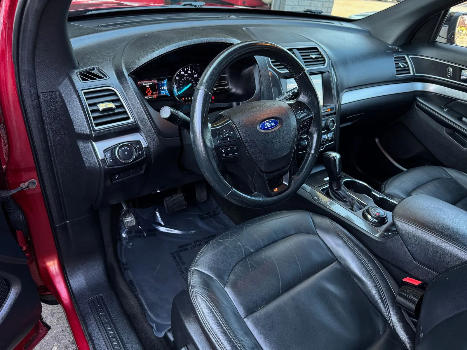 Ford Explorer photo 10