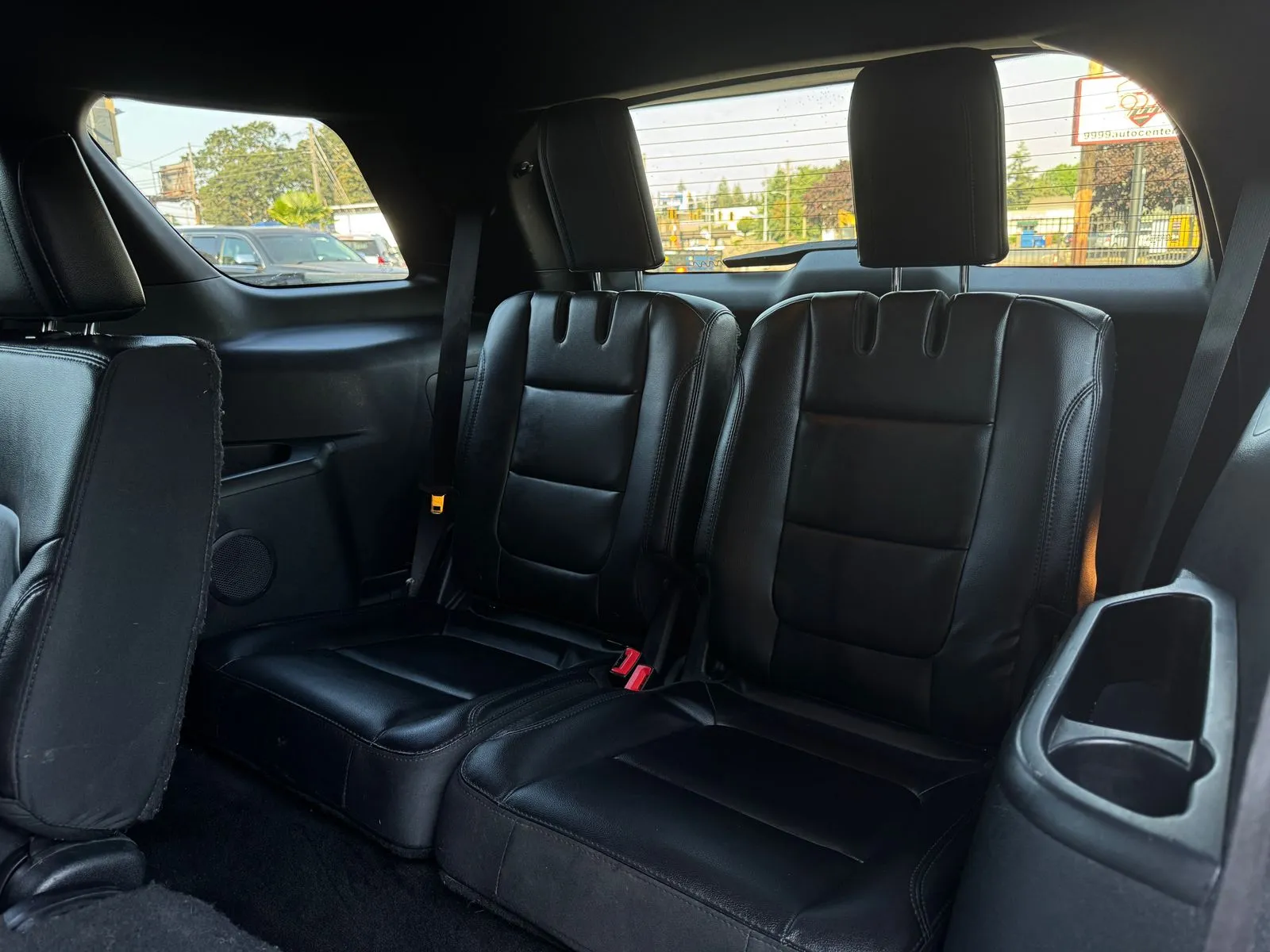 Ford Explorer photo 18