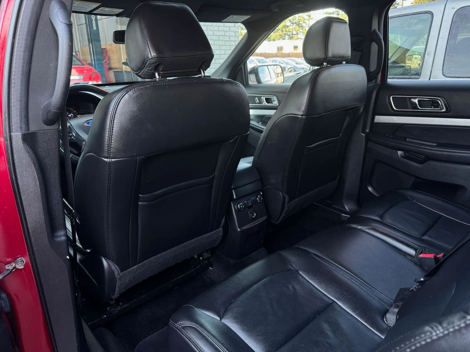 Ford Explorer photo 16