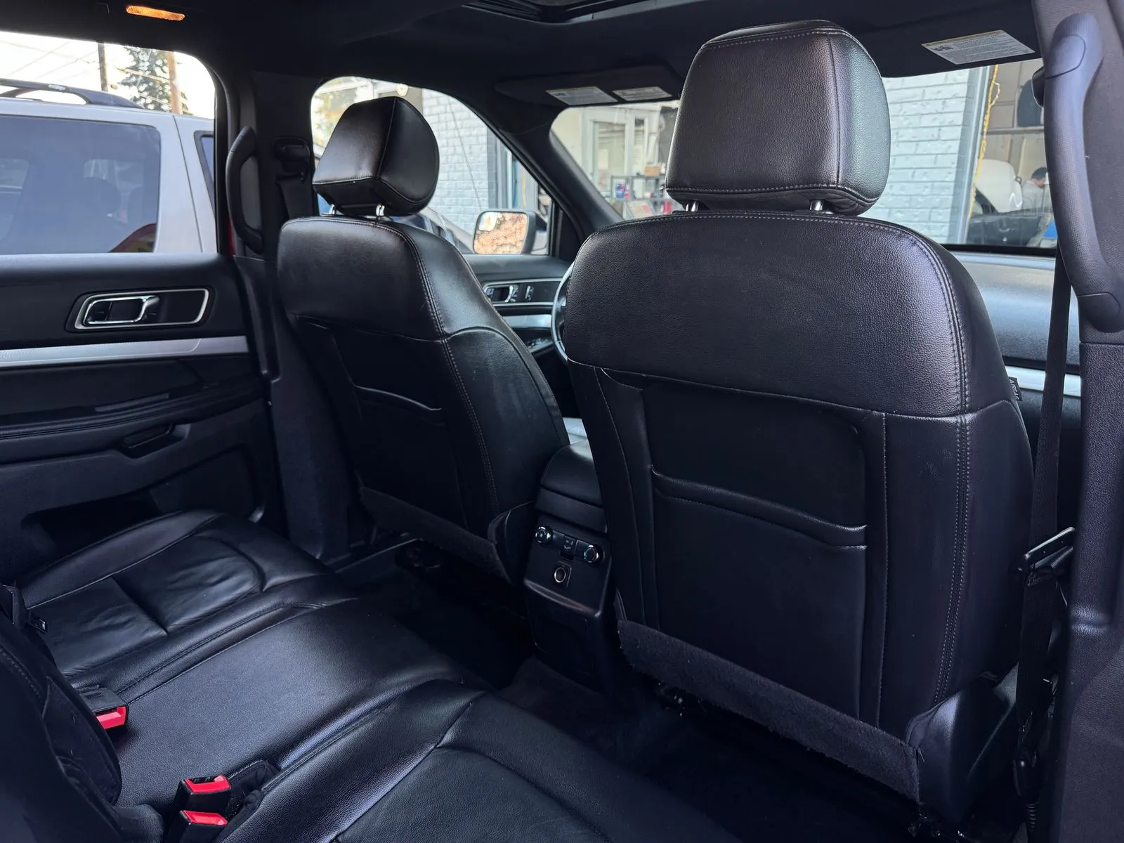 Ford Explorer photo 21