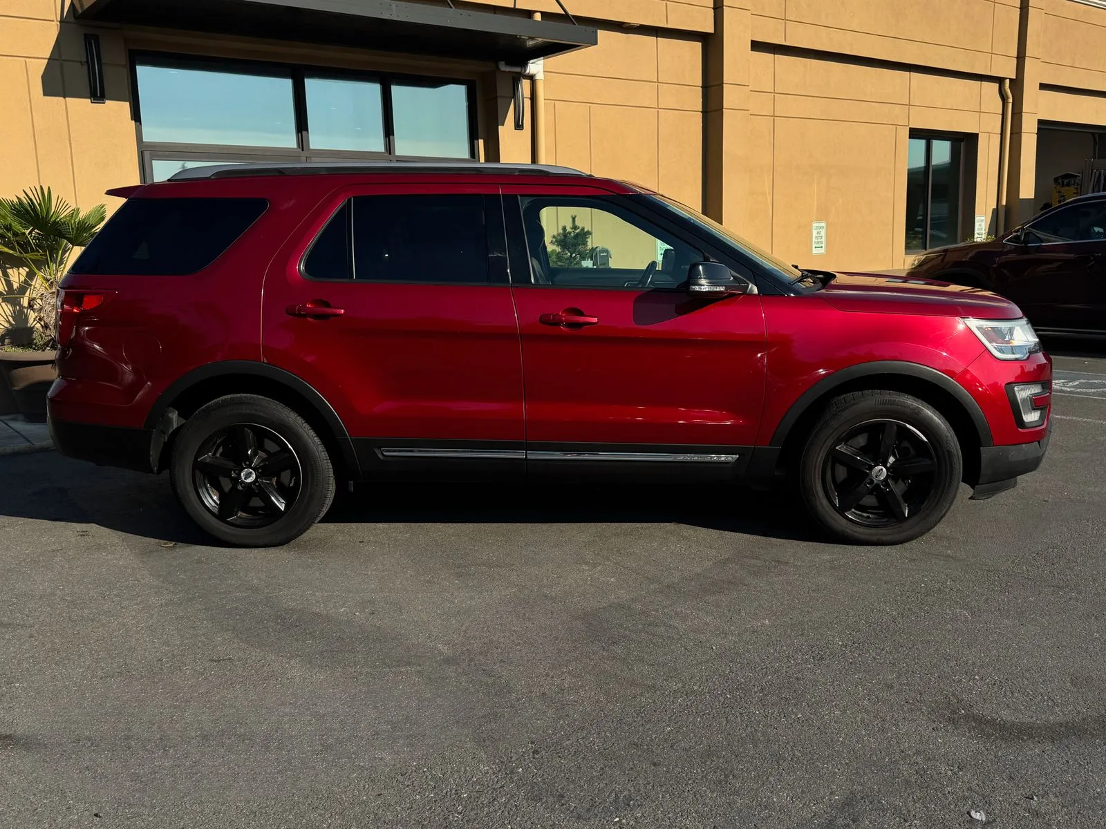 Ford Explorer photo 8