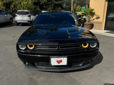 Photos of 2018 Dodge Challenger SXT for sale in Lakewood, WA at 9999 Auto Center