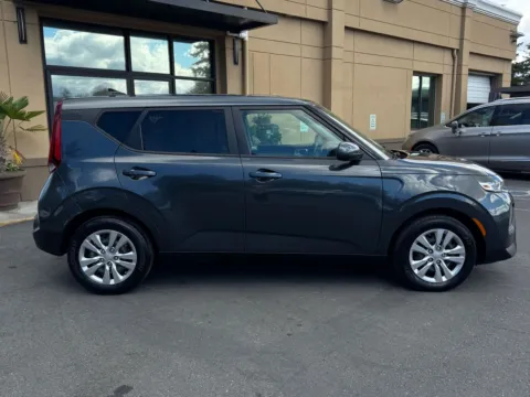 More photos of 2020 Kia Soul LX at 9999 Auto Center, WA