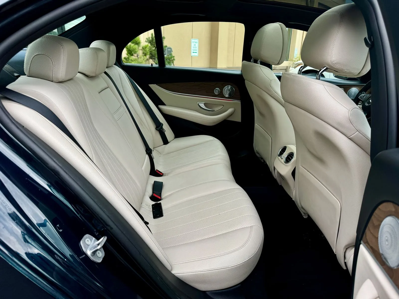 Mercedes-Benz E-Class photo 17