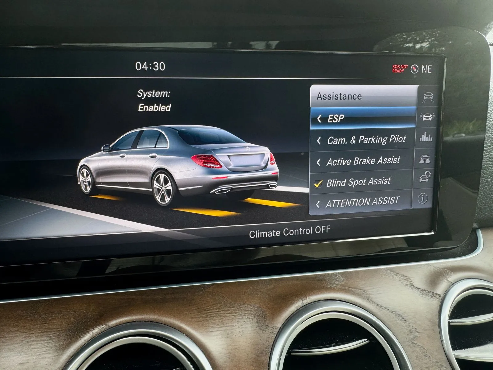 Mercedes-Benz E-Class photo 28