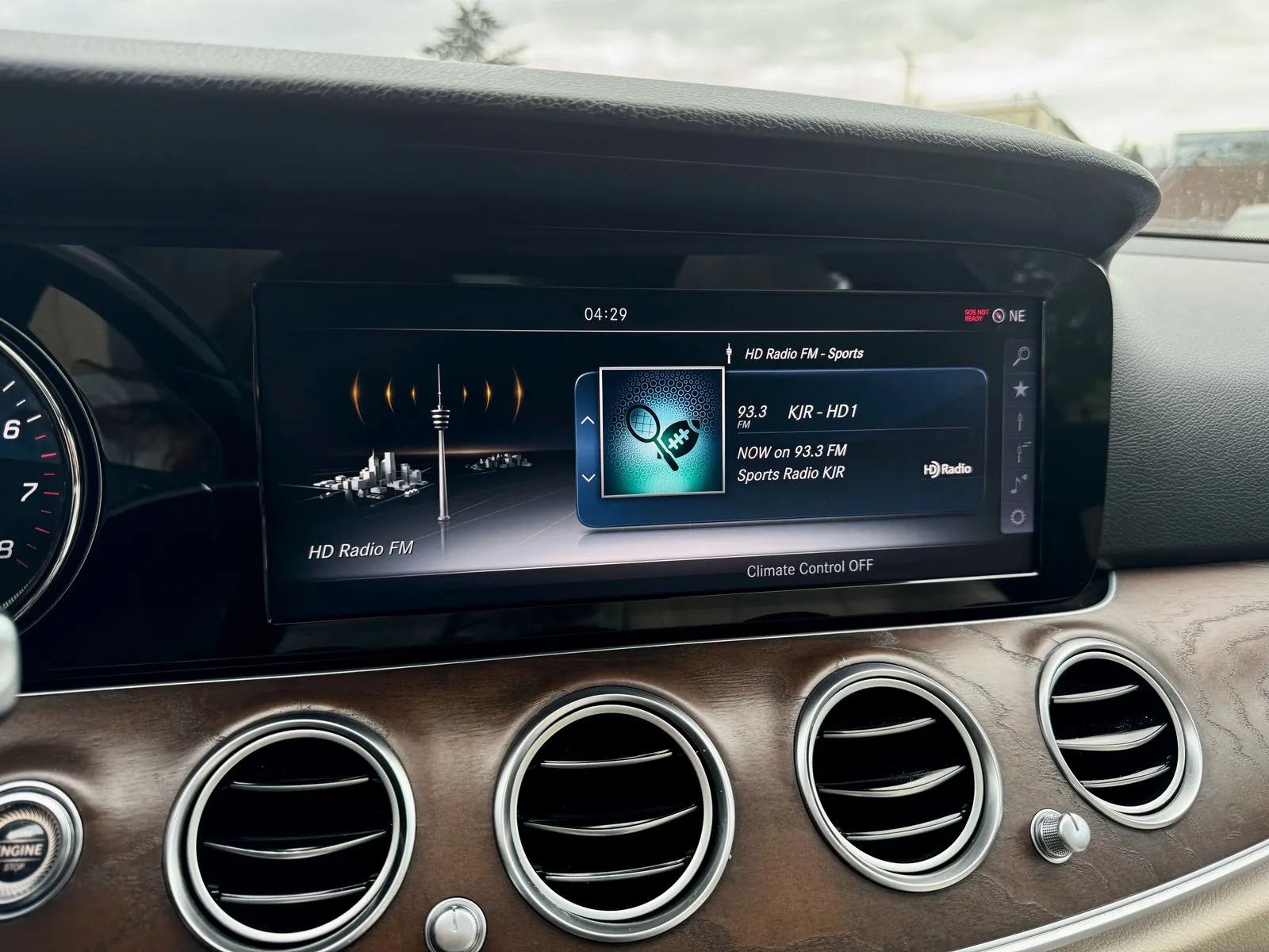 Mercedes-Benz E-Class photo 23